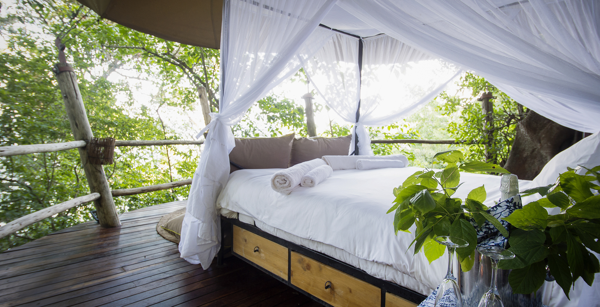 cropRubondo Island treehouse view from bed